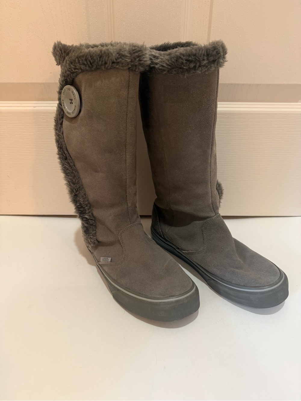 Vans Phoebe Women's Tall Faux-Fur Trim Suede Winter Boots in Gray